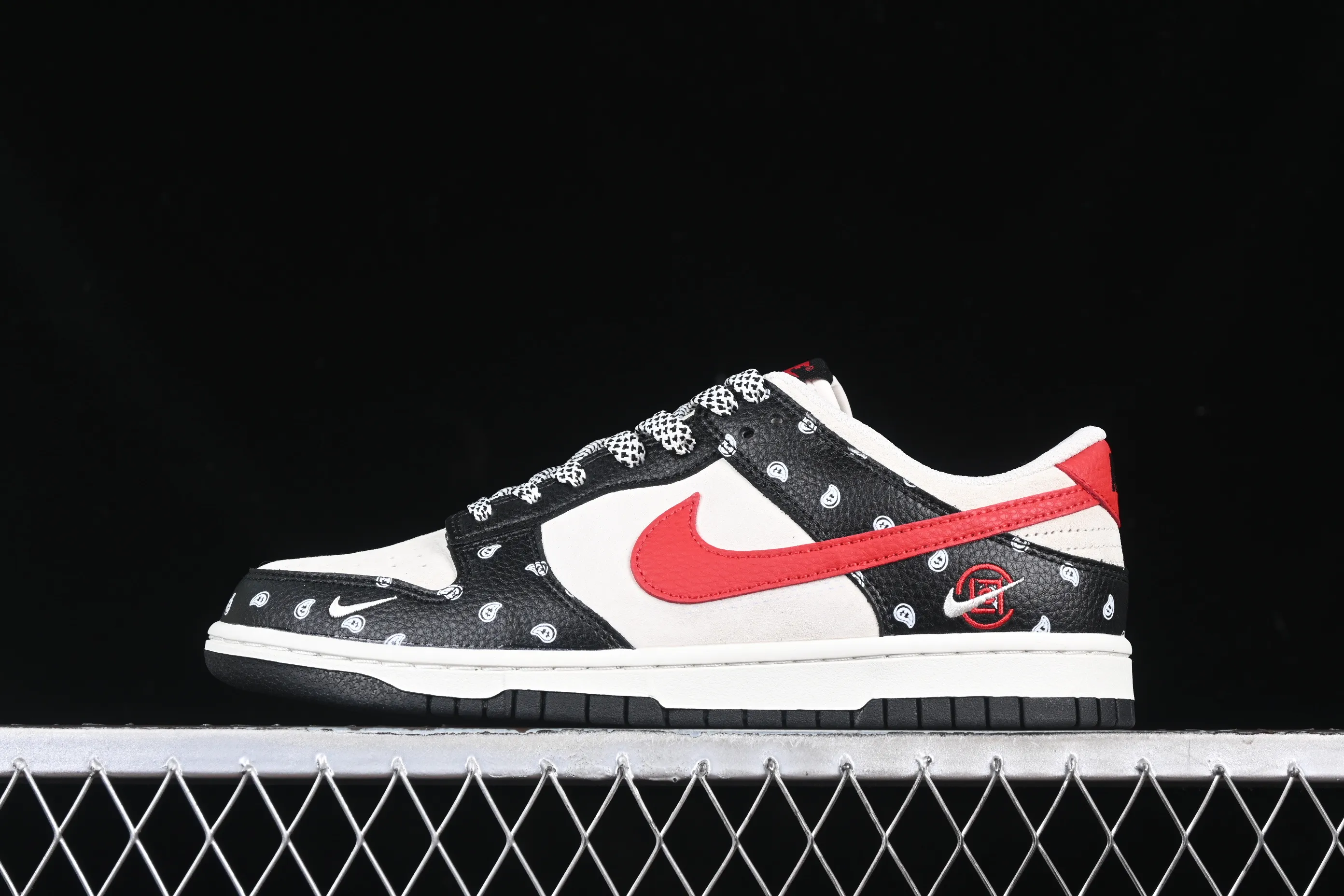All Categories Nk SB Dunk Series Nk SB Dunk Low High-end Customized Low-top Shoes Nk SB Dunk Low Edison Co-branded Graffiti Red Hook Anniversary High-end Customized Low-top Casual Shoes DJ2024-101